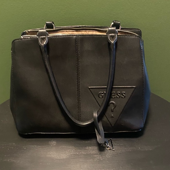 Guess Medium Black Purse - Picture 1 of 6